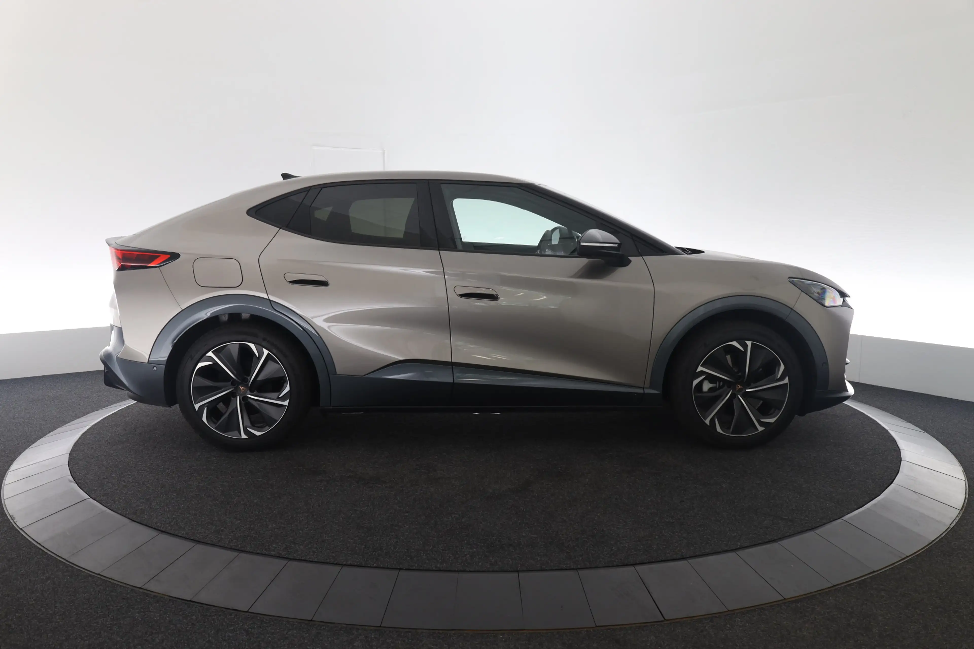 CUPRA Tavascan Business 82 kWh 286PK, 360gr. Camera, Stoelverwarm — photo 4