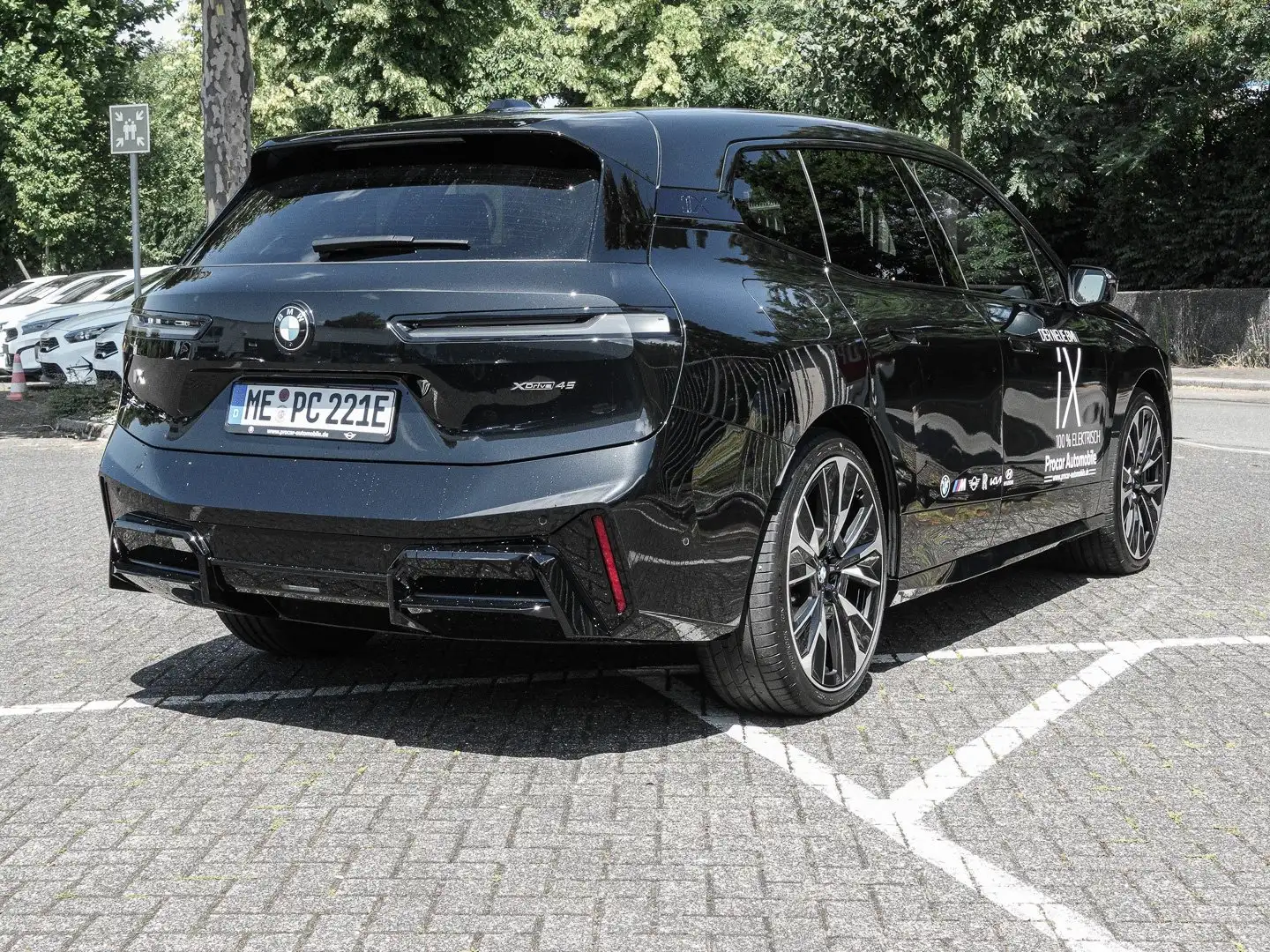 BMW iX xDrive45 / MSport HuD H/K DA Prof PA Prof RFK Schwarz - 2