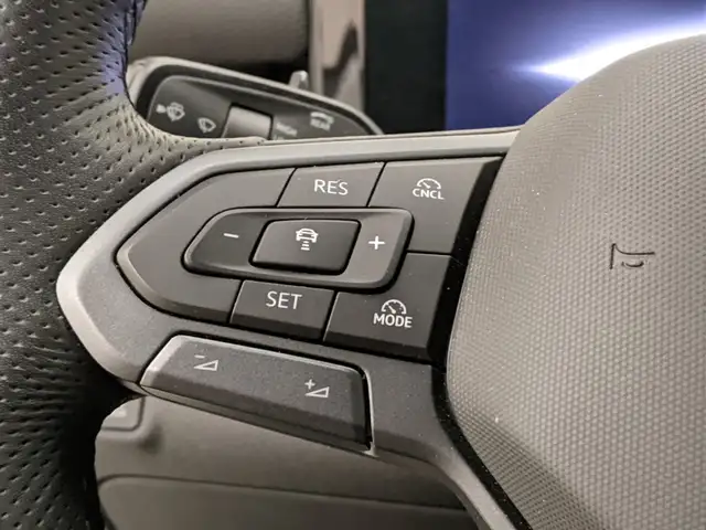 Volkswagen T-Roc view 10