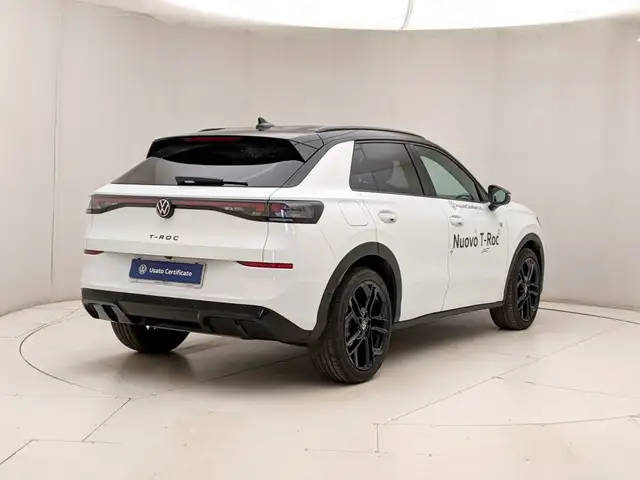 Volkswagen T-Roc view 4