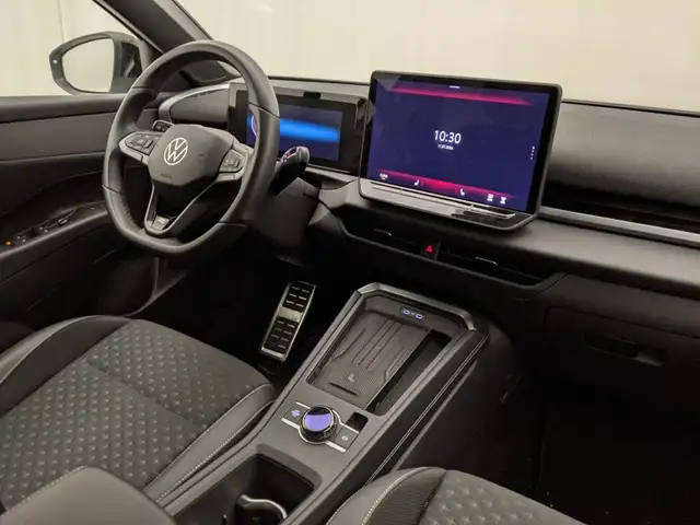 Volkswagen T-Roc view 6