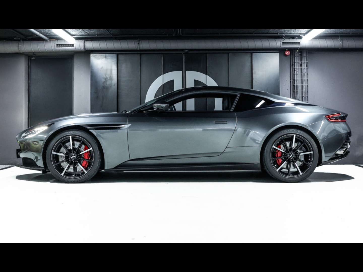 Aston Martin DB11 Coupé V12 -  - Joinsteer - #1