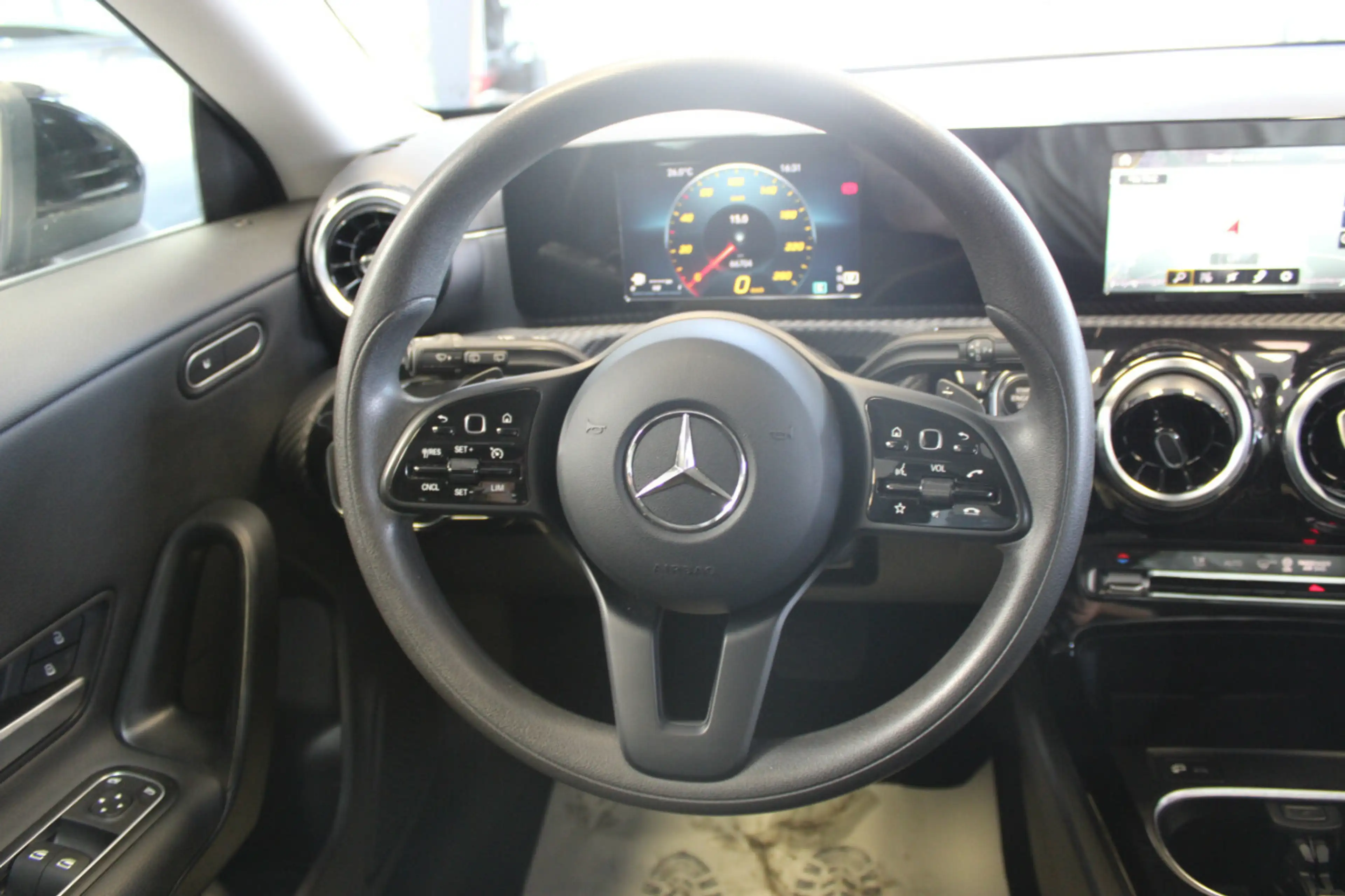 Mercedes-Benz CLA 180 7G-DCT Navi - BT. - Shz. — photo 9