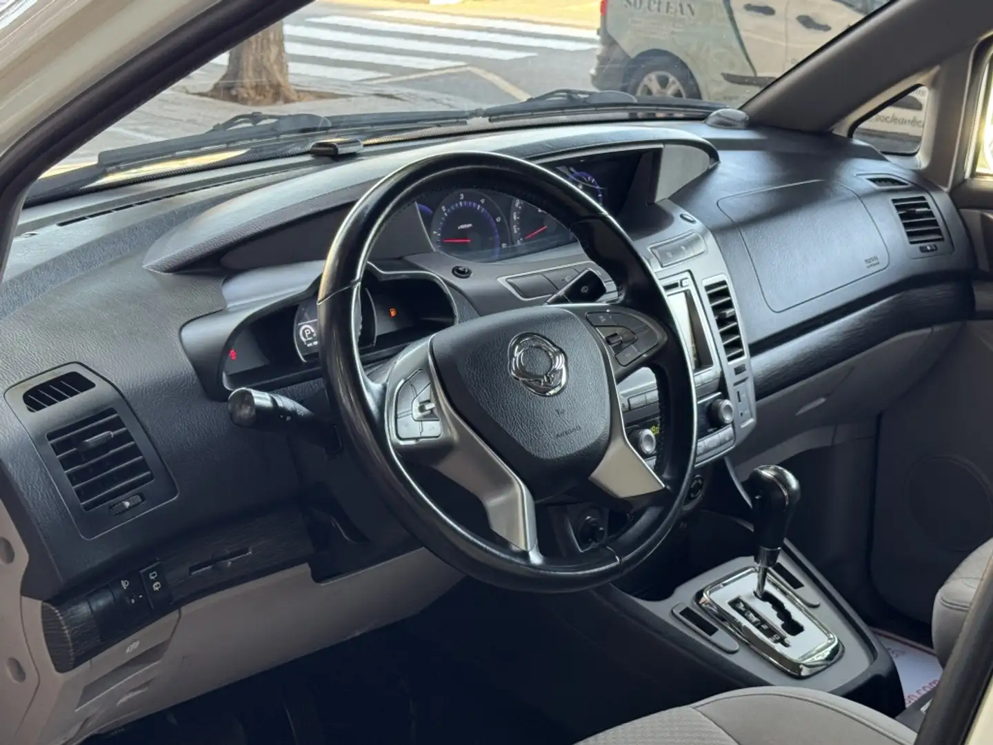 SsangYong Rodius D22T Premium Aut. Weiß - 2