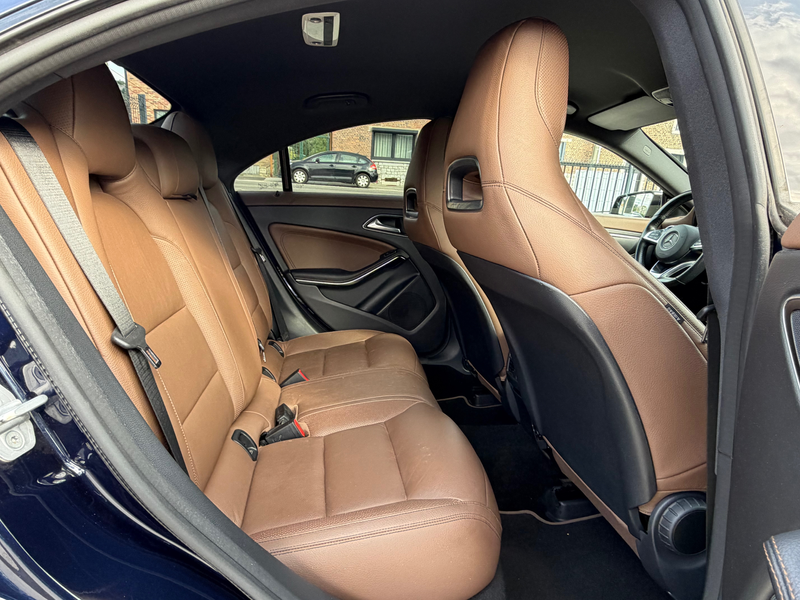 Mercedes-Benz CLA 180 CLA 180 d Business Solution AMG — photo 12