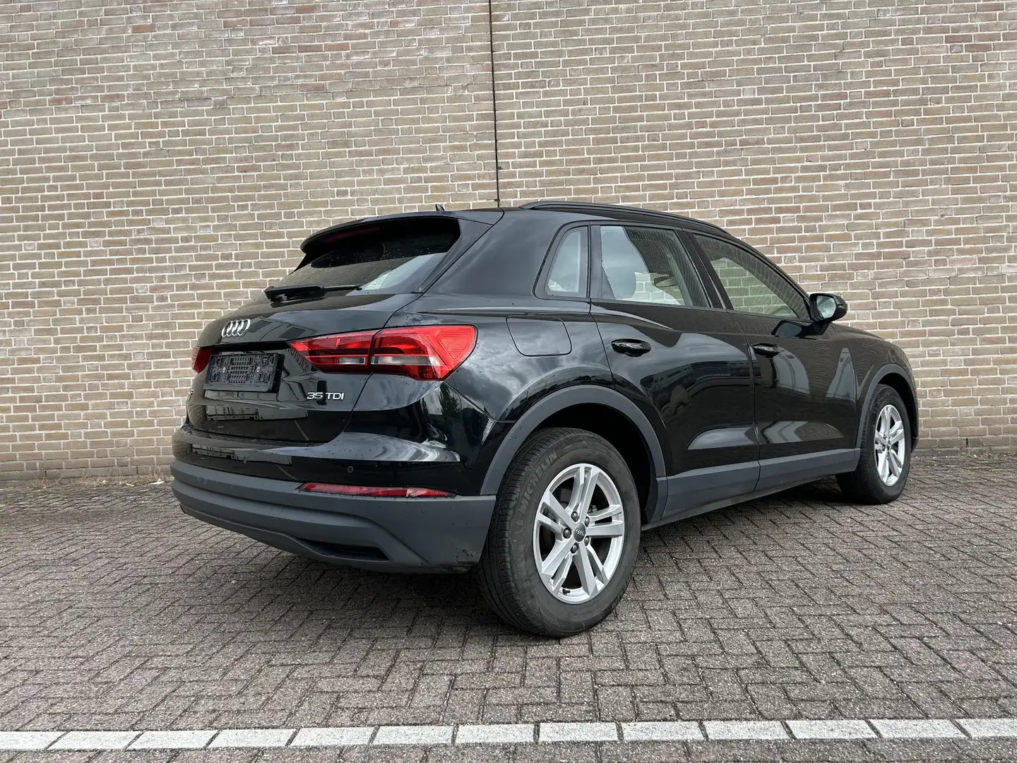 Audi Q3 35 TDI Business Edition Automaat | € 17.950,- NETT Negro - 2