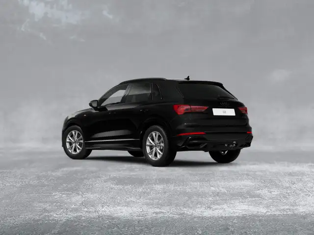 Audi Q3 view 4