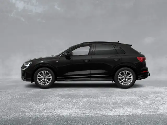 Audi Q3 view 5