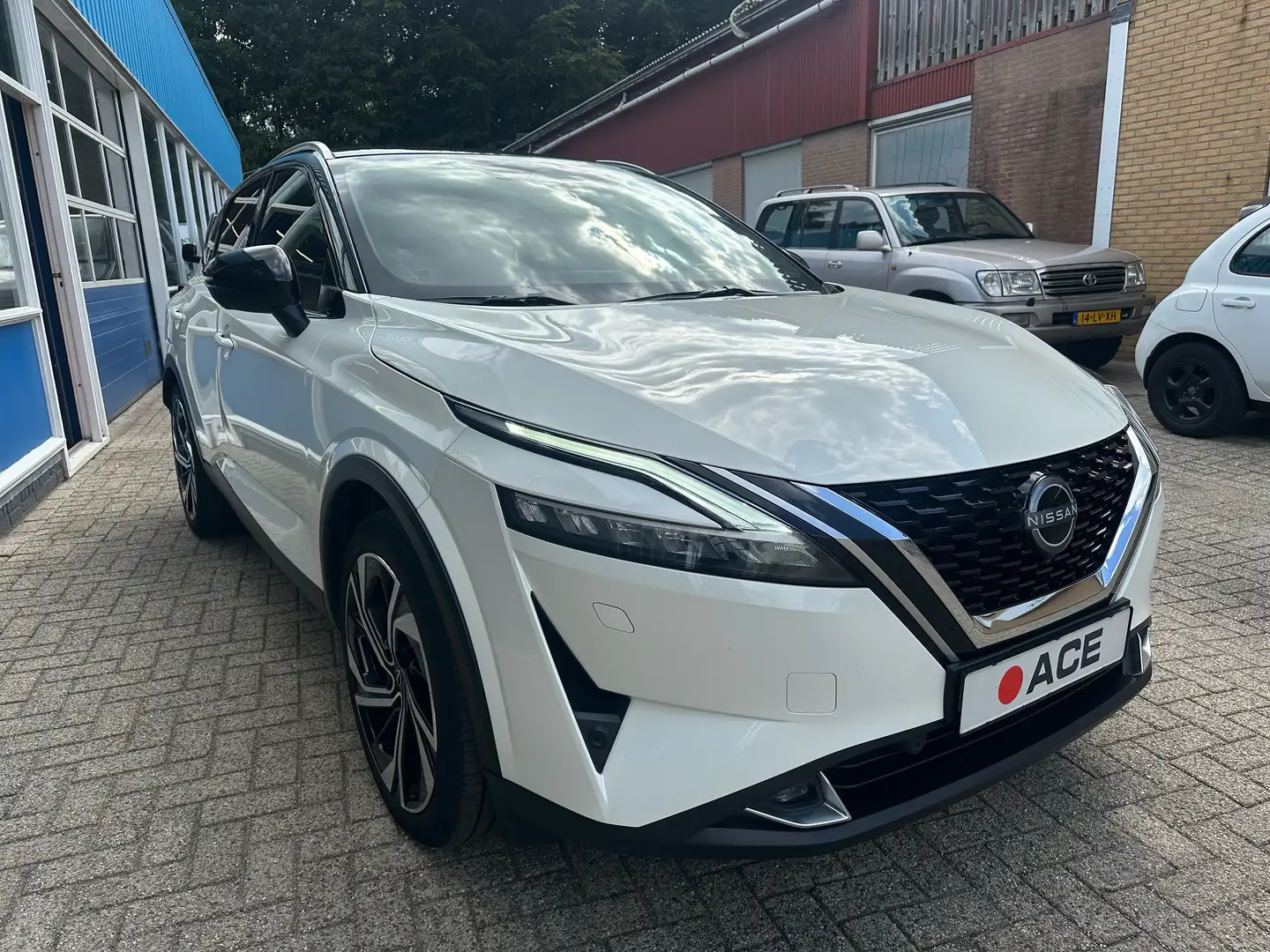 Nissan Qashqai 1.3 MHEV Xtronic Tekna Plus | 360º Camera | BOSE® Wit - 2