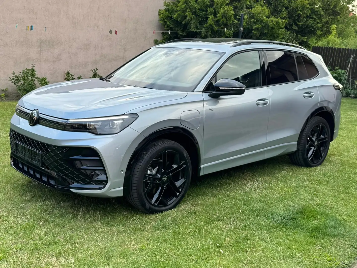 Volkswagen Tiguan 1.5 eHybrid R-Line Editon 272PK WORDT VERWACHT |PA Zilver - 2