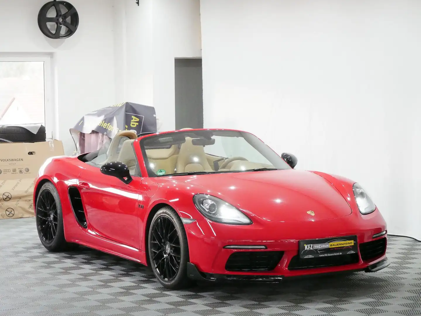 Porsche Boxster 718 Boxster 2.0 6-GANG 1.Hand KTB-LINE Rood - 2