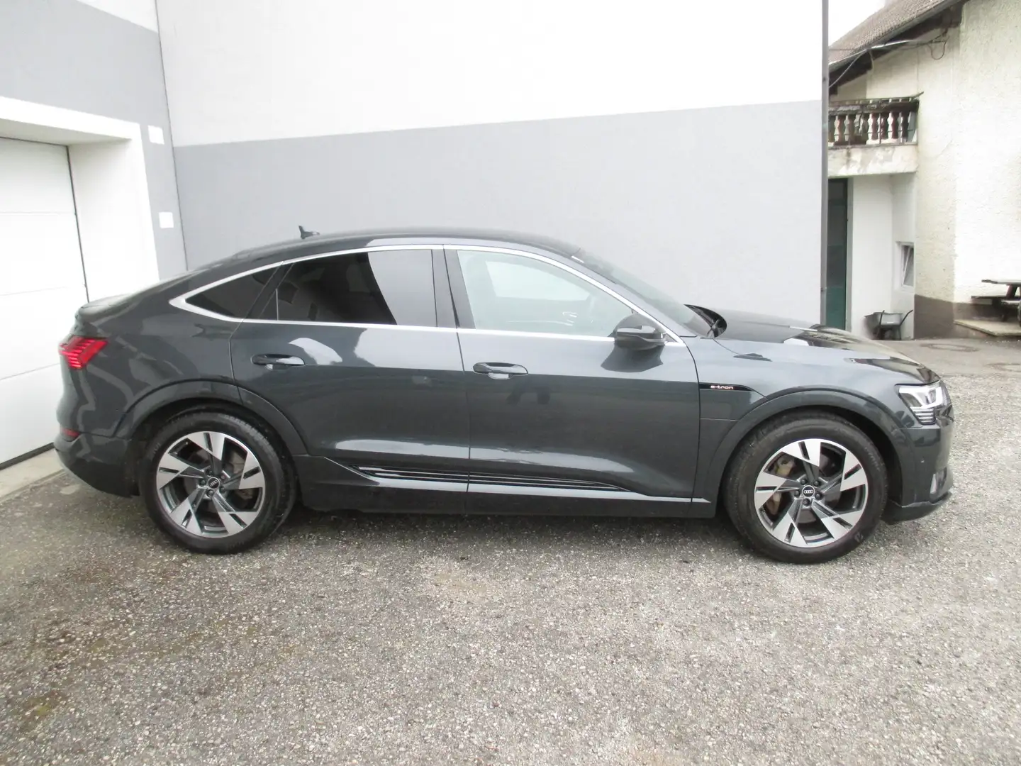 Audi e-tron 50 quattro Sportback advanced S-LINE, NAVI, ACC Grau - 1