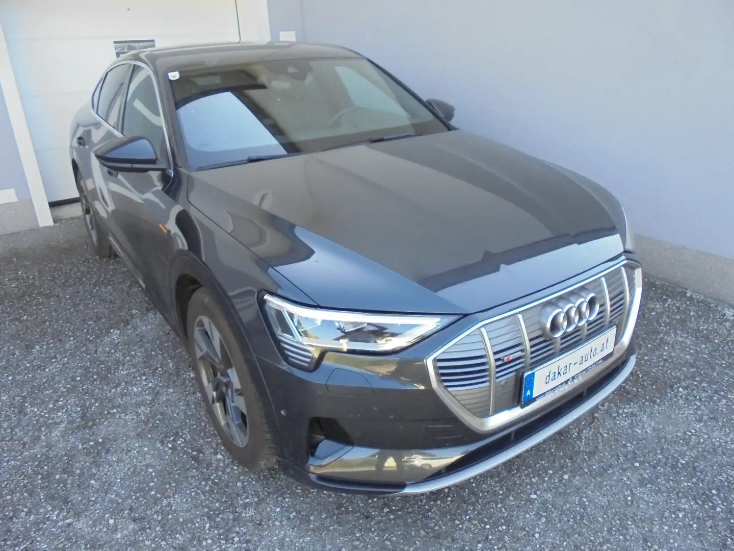 Audi e-tron 50 quattro Sportback advanced S-LINE, NAVI, ACC Grau - 2