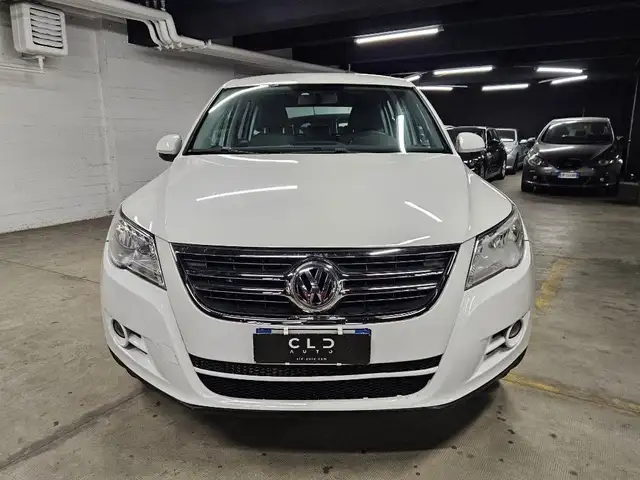 Volkswagen Tiguan view 2