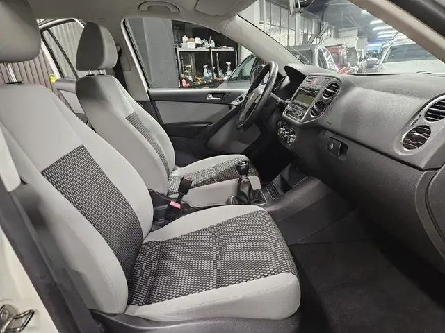 Volkswagen Tiguan view 12