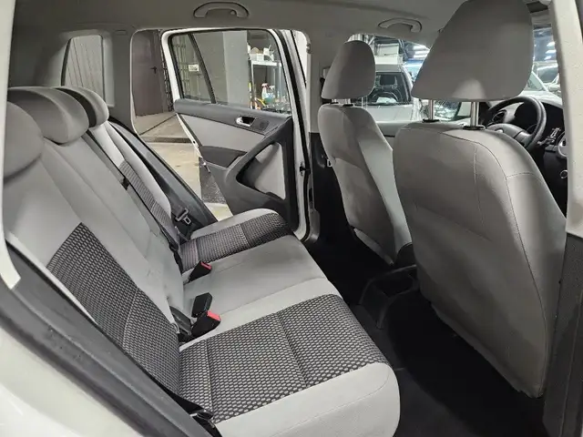 Volkswagen Tiguan view 13