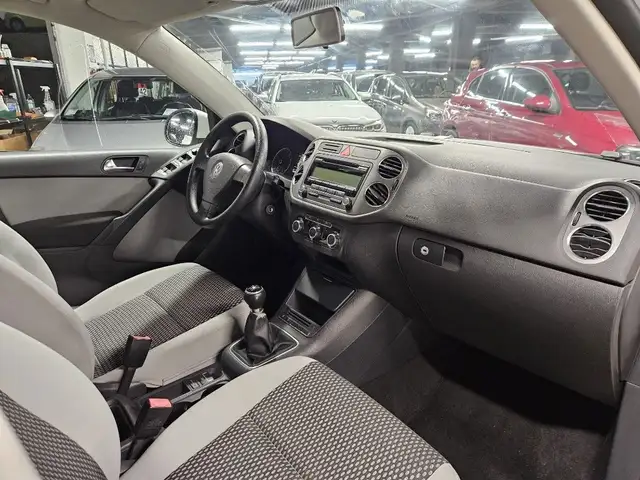 Volkswagen Tiguan view 11