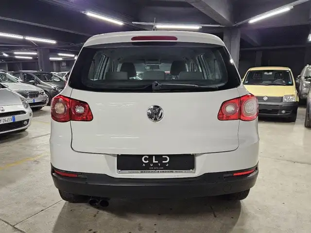 Volkswagen Tiguan view 5