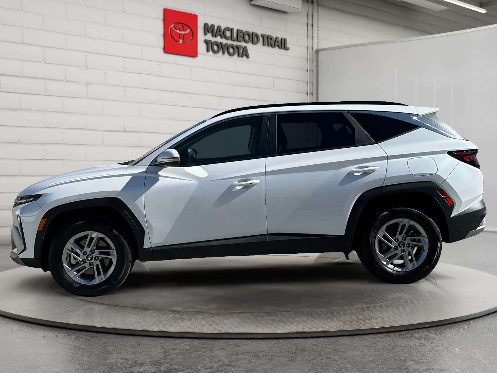 2026 Hyundai Tucson Preferred AWD | No Accident | Low Mileage | Heated — снимка 1