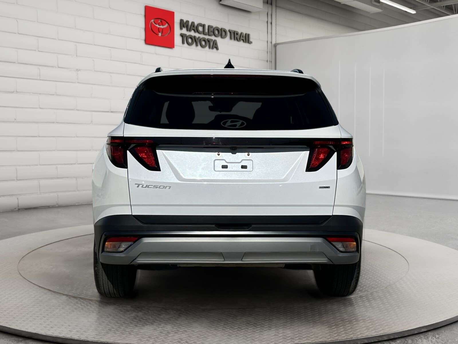 2026 Hyundai Tucson Preferred AWD | No Accident | Low Mileage | Heated — снимка 1