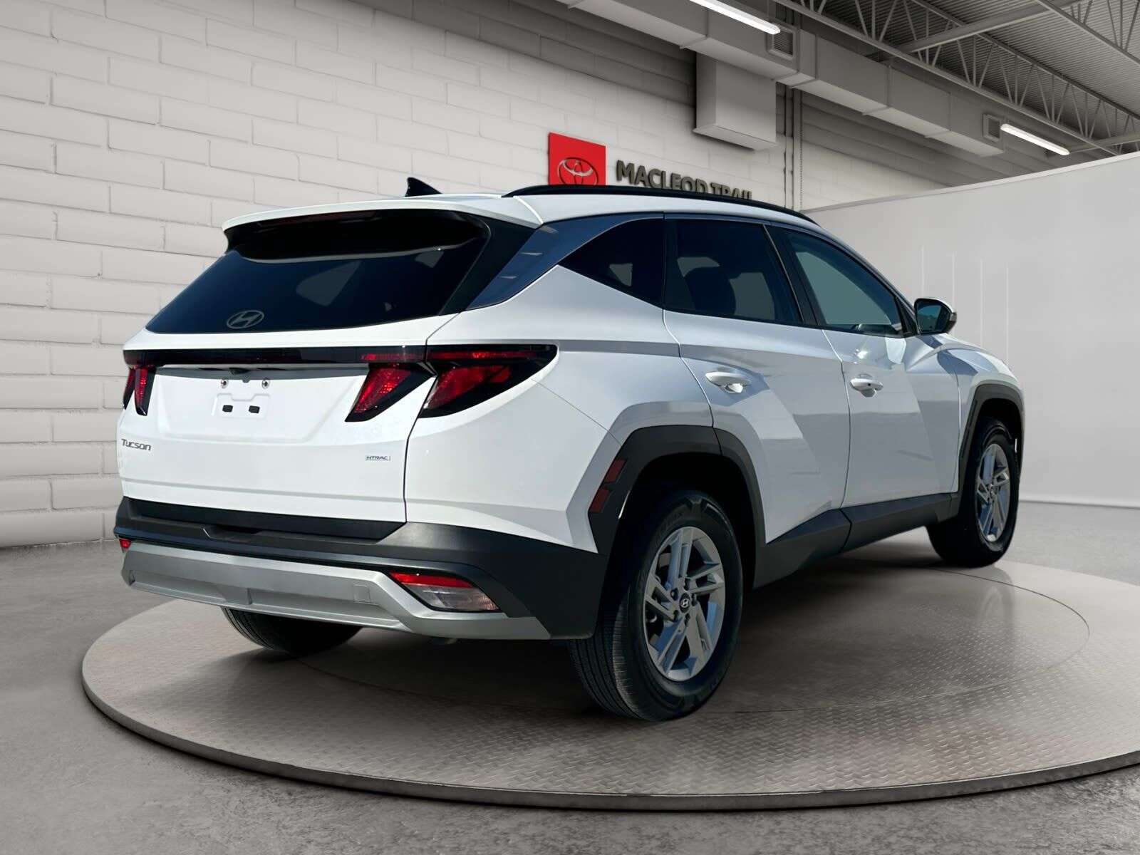 2026 Hyundai Tucson Preferred AWD | No Accident | Low Mileage | Heated — снимка 1