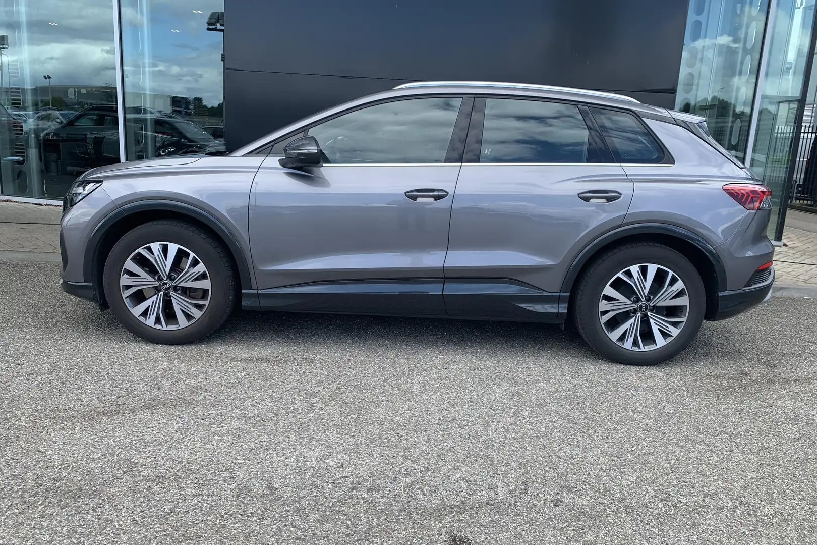 Audi Q4 e-tron 40 Launch edition Advanced 77 kWh | Dynamicpakket Grijs - 2