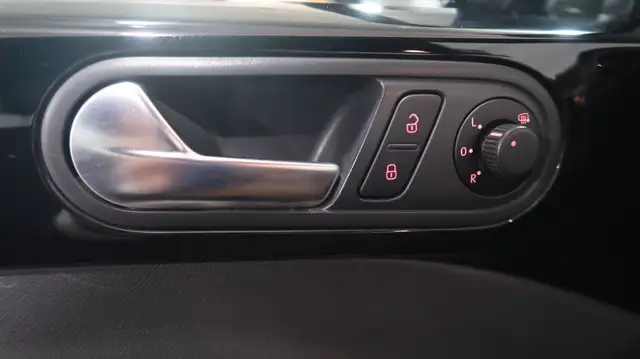 Volkswagen Beetle view 23