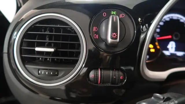 Volkswagen Beetle view 22