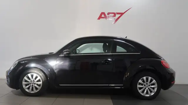 Volkswagen Beetle view 3