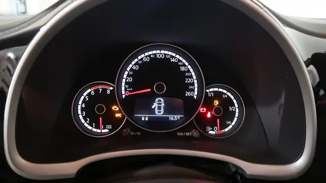 Volkswagen Beetle view 10