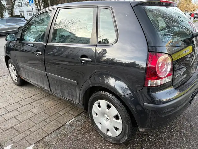 Volkswagen Polo view 4