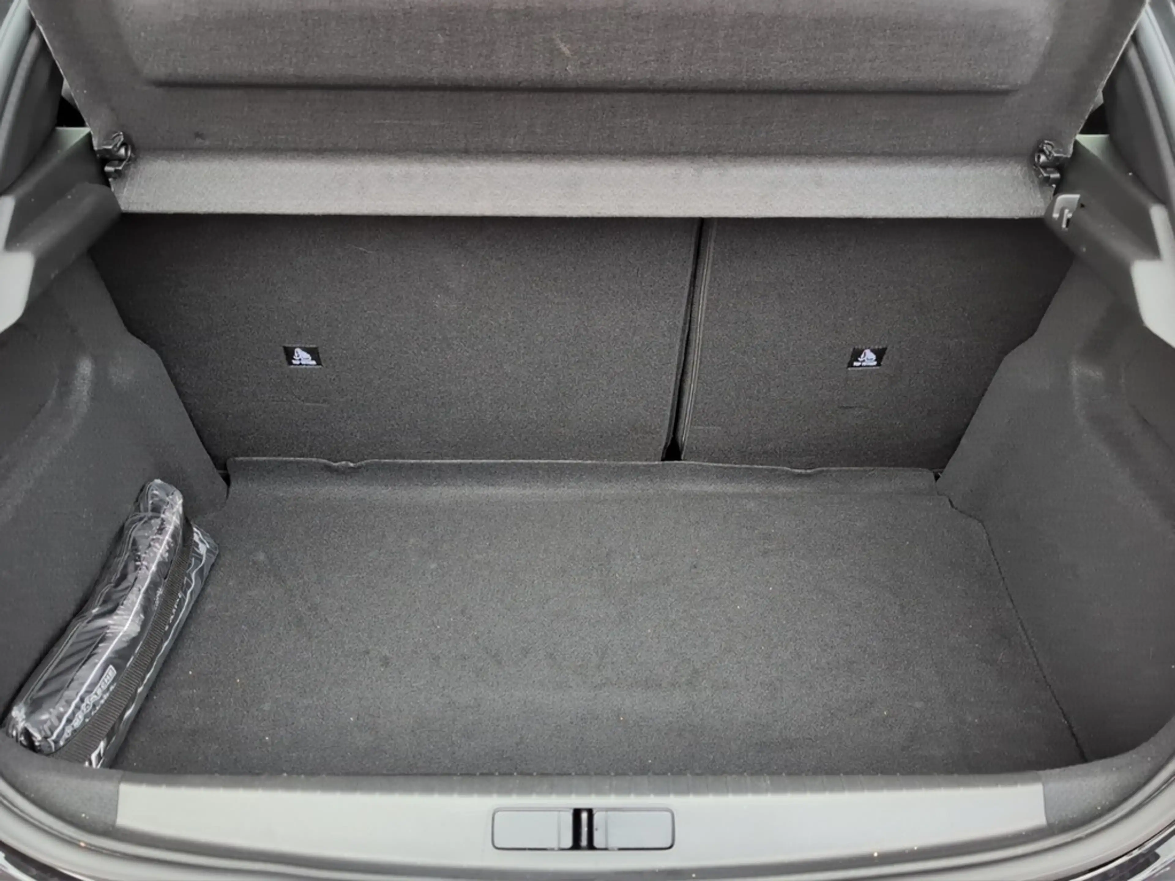 Peugeot e-208 46 kwh GT PANO*LED*WÄRMEPU*SHZ*ACC*PDC*KAMERA*T... — photo 11