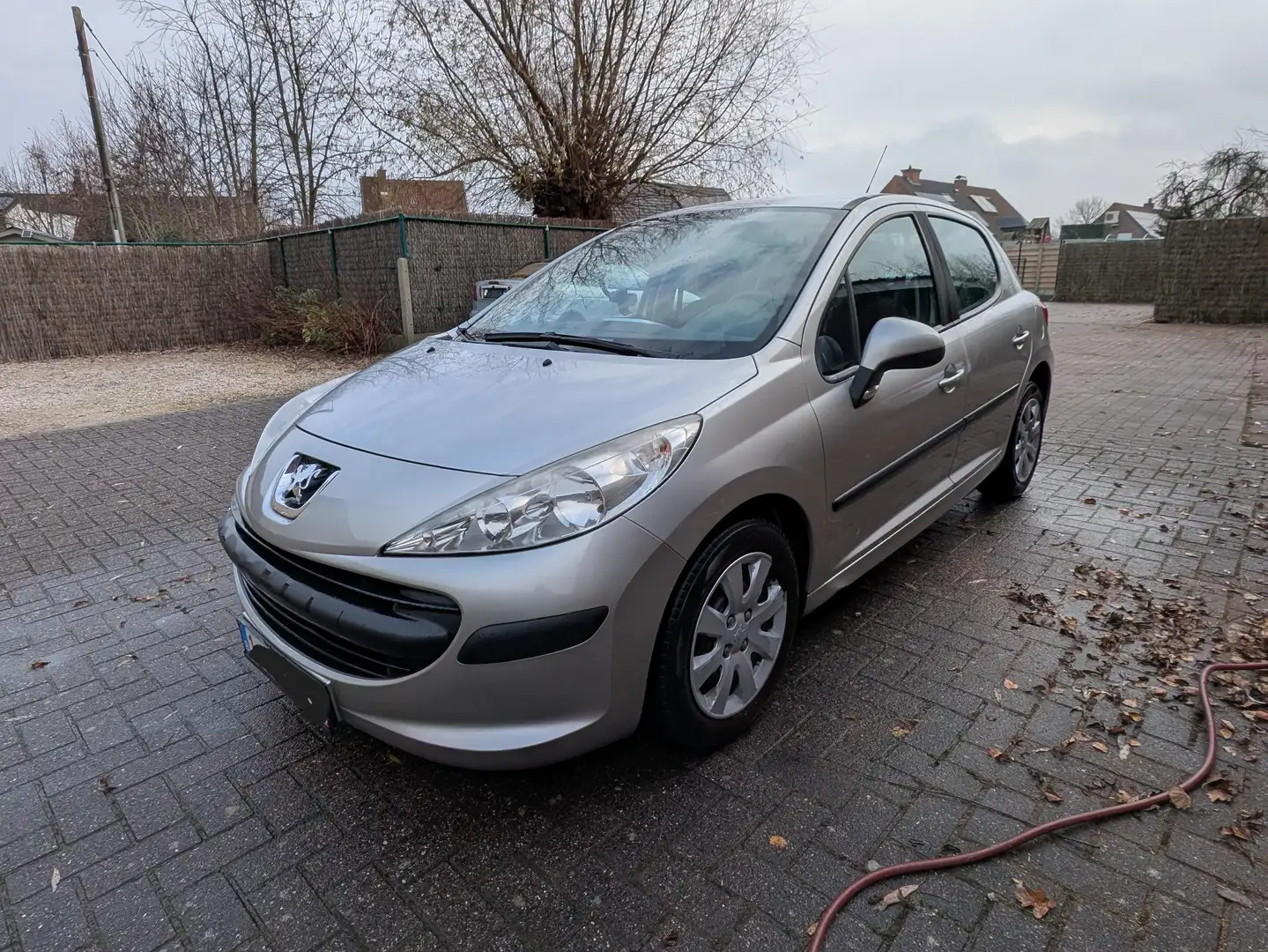 Peugeot 207 Hatchback Gris - 1