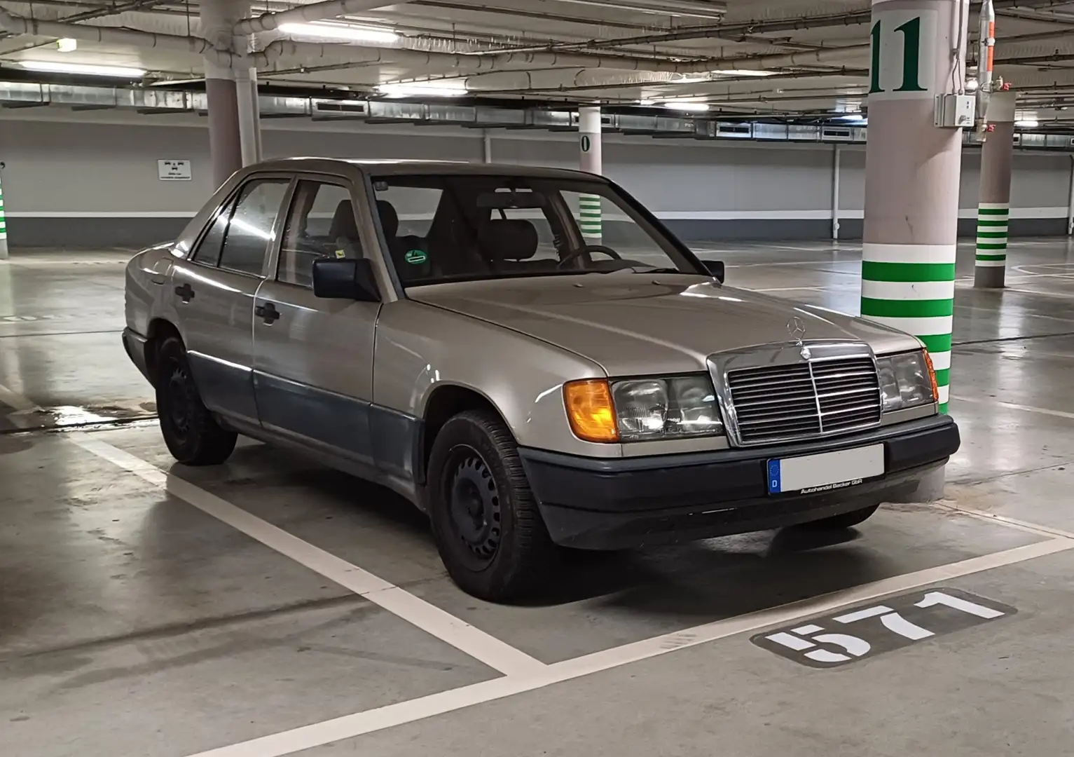 Mercedes-Benz E 230 - 1