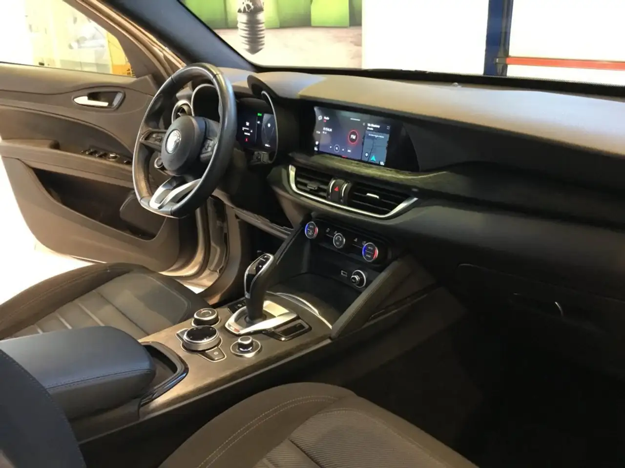 Alfa Romeo Stelvio 2023 — фото 15