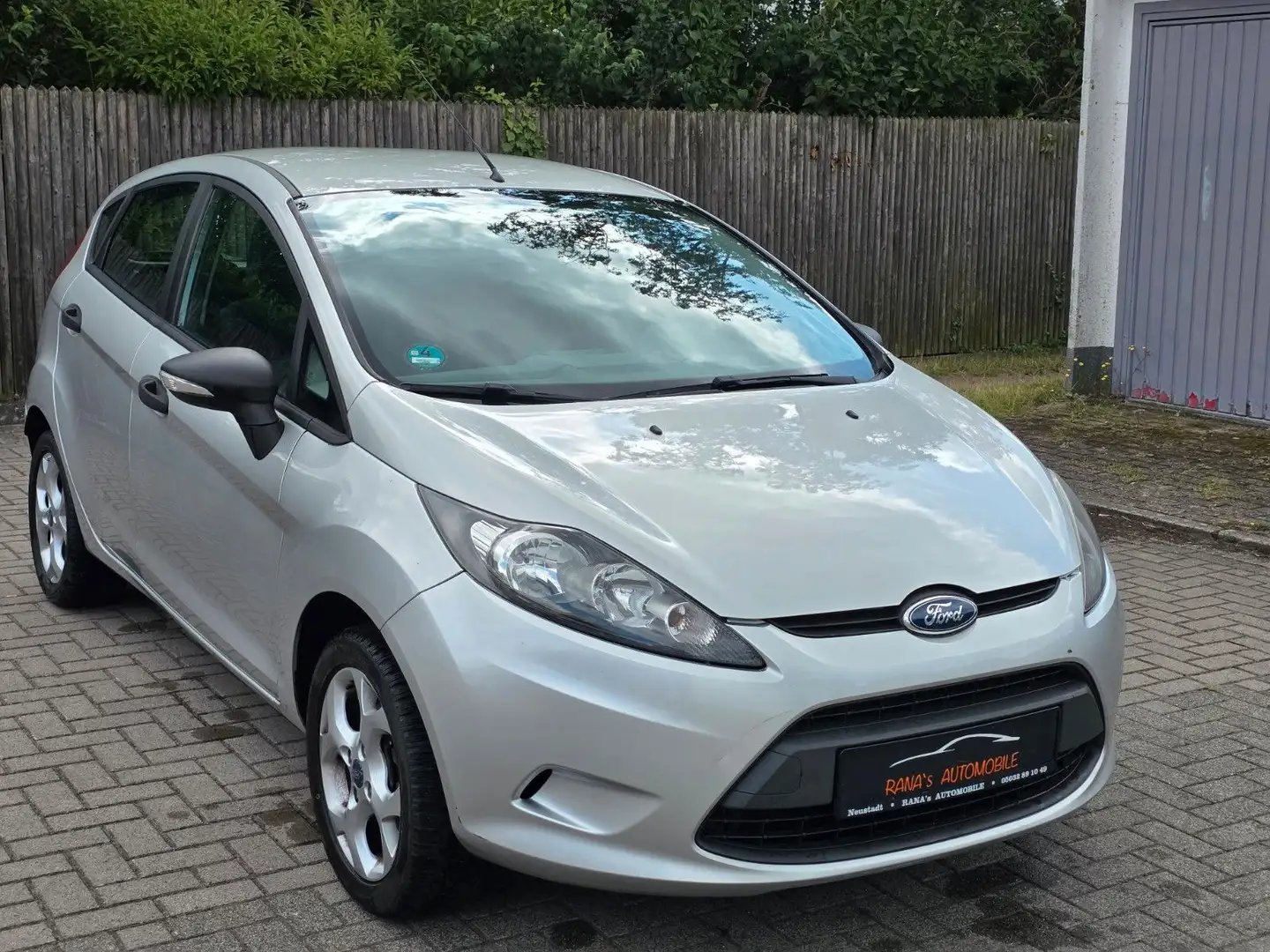 Ford Fiesta Ambiente Silber - 2