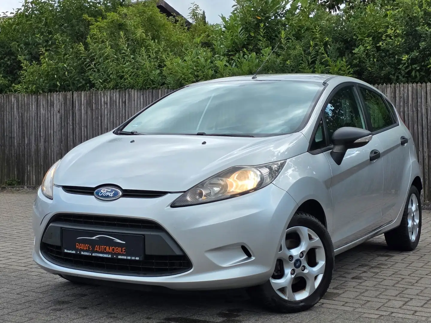 Ford Fiesta Ambiente Silber - 1