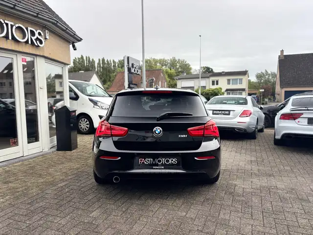 BMW 1 Series view 4