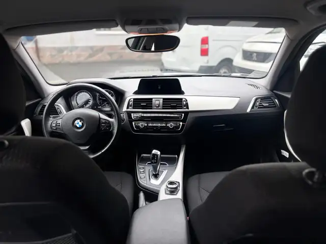 BMW 1 Series view 10