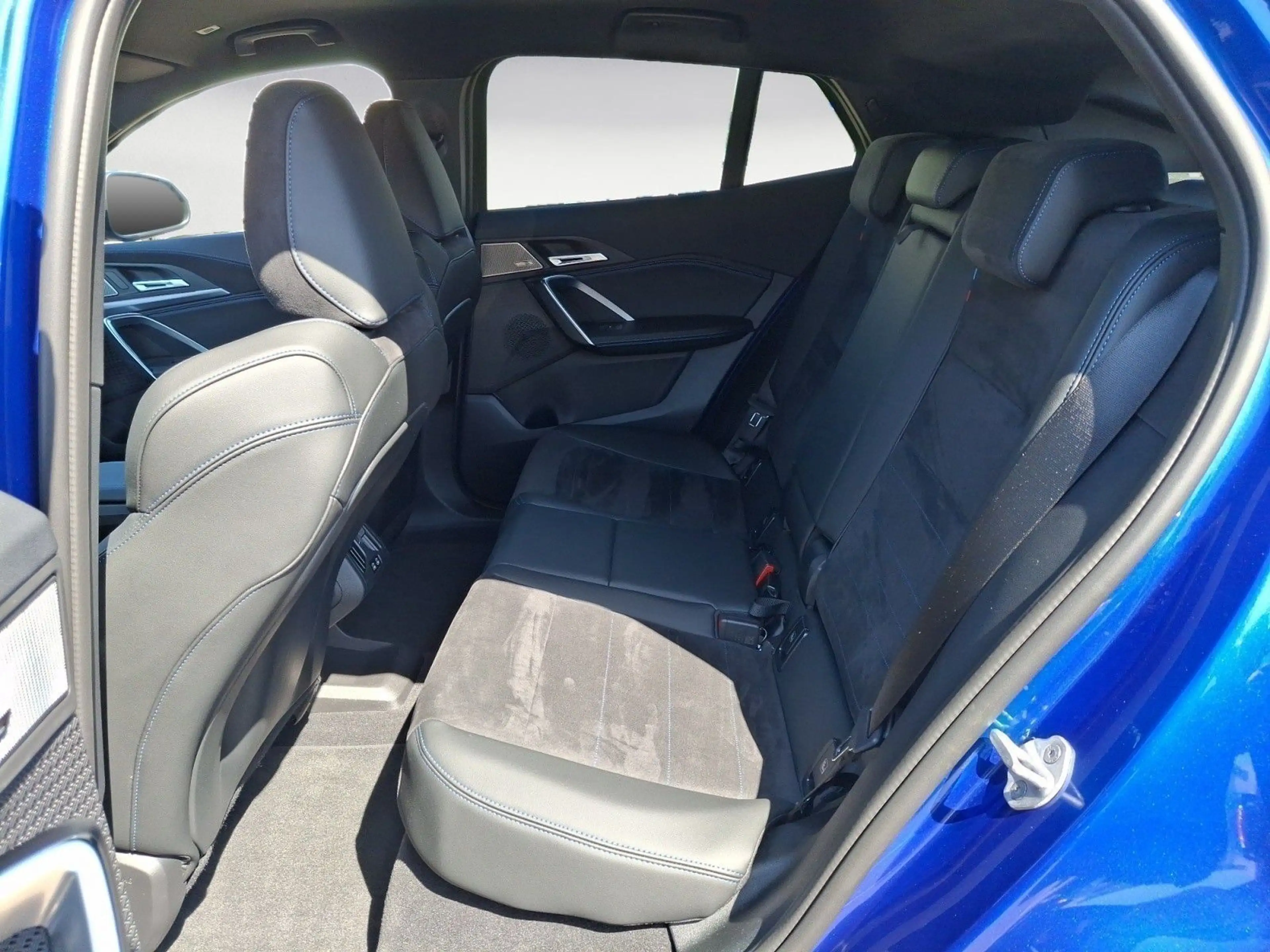 BMW iX2 ix2 xDrive30 M SPORT Head-Up AHK Iconic Glow Dri — photo 15