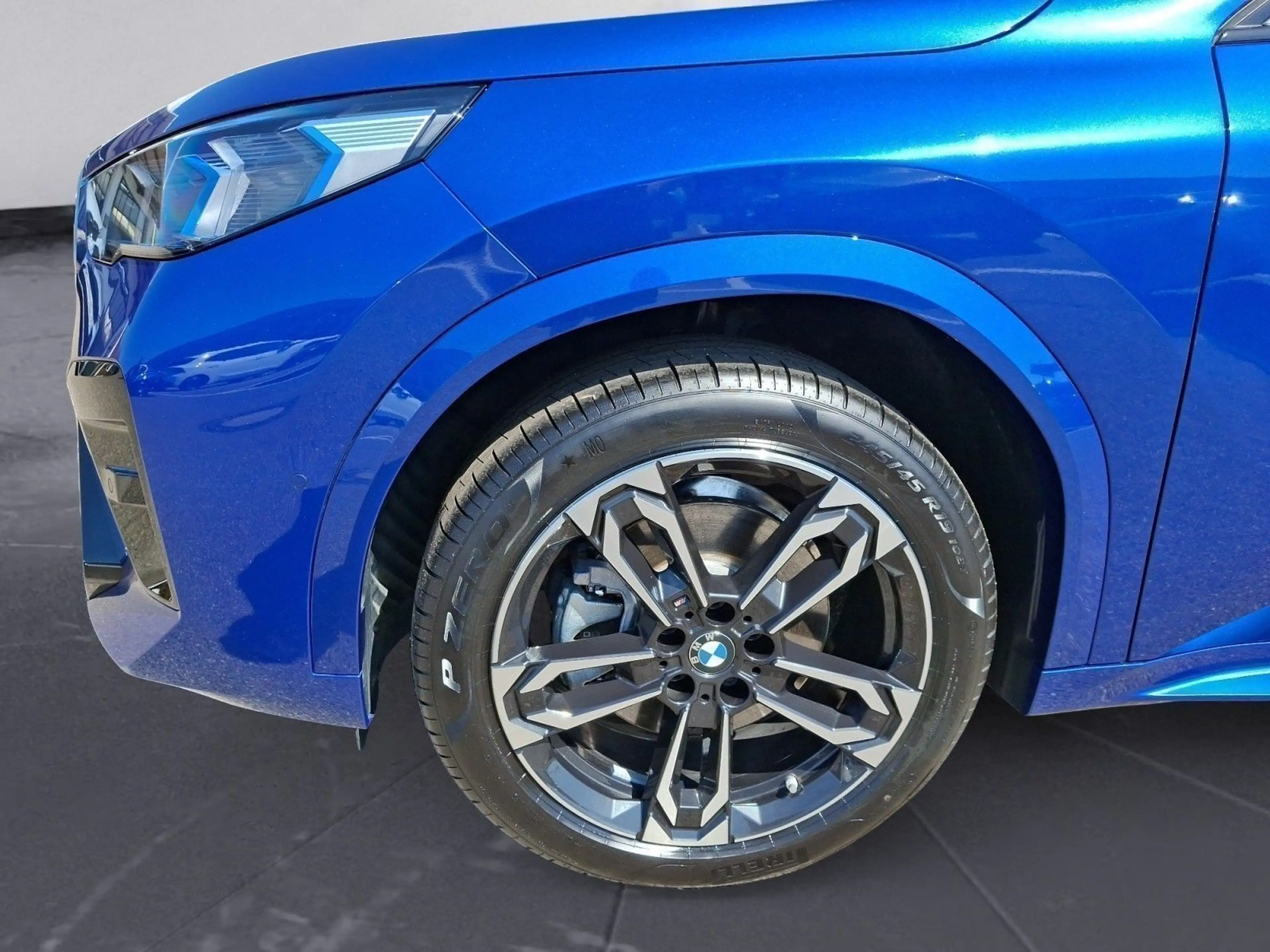 BMW iX2 ix2 xDrive30 M SPORT Head-Up AHK Iconic Glow Dri — photo 8