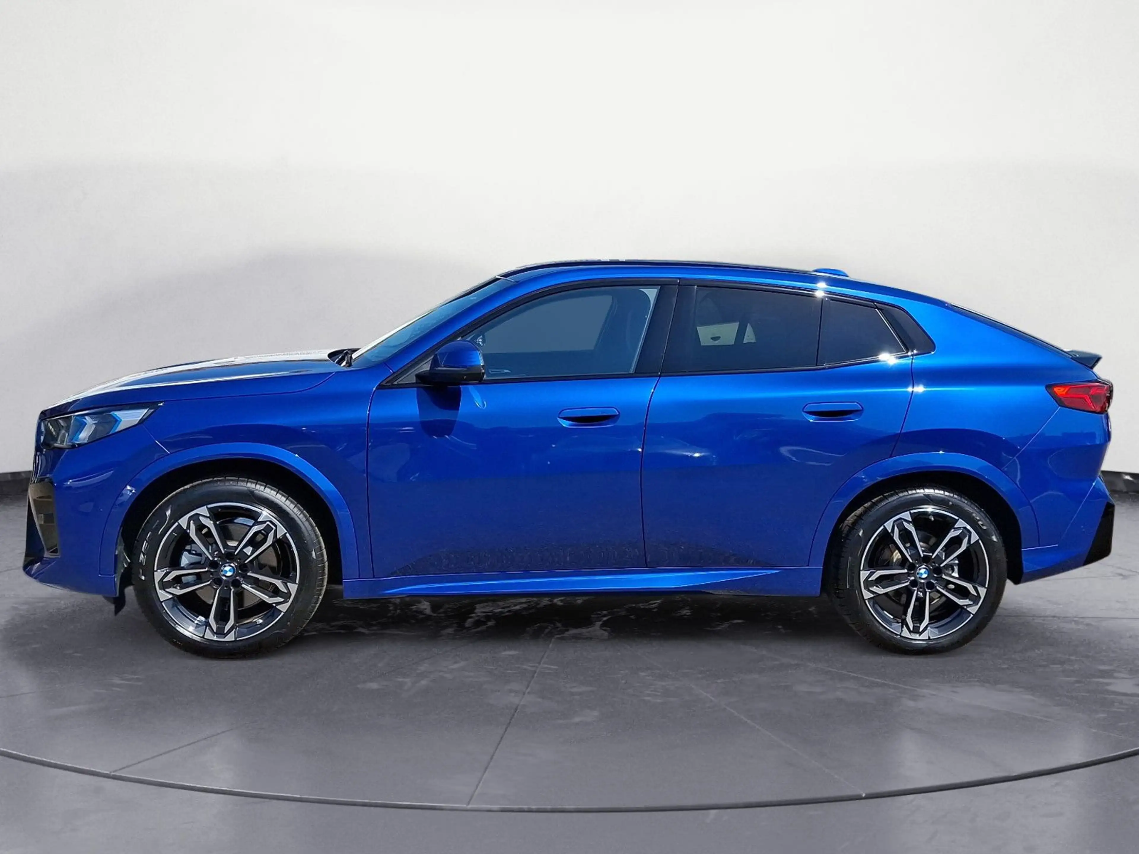 BMW iX2 ix2 xDrive30 M SPORT Head-Up AHK Iconic Glow Dri — photo 4
