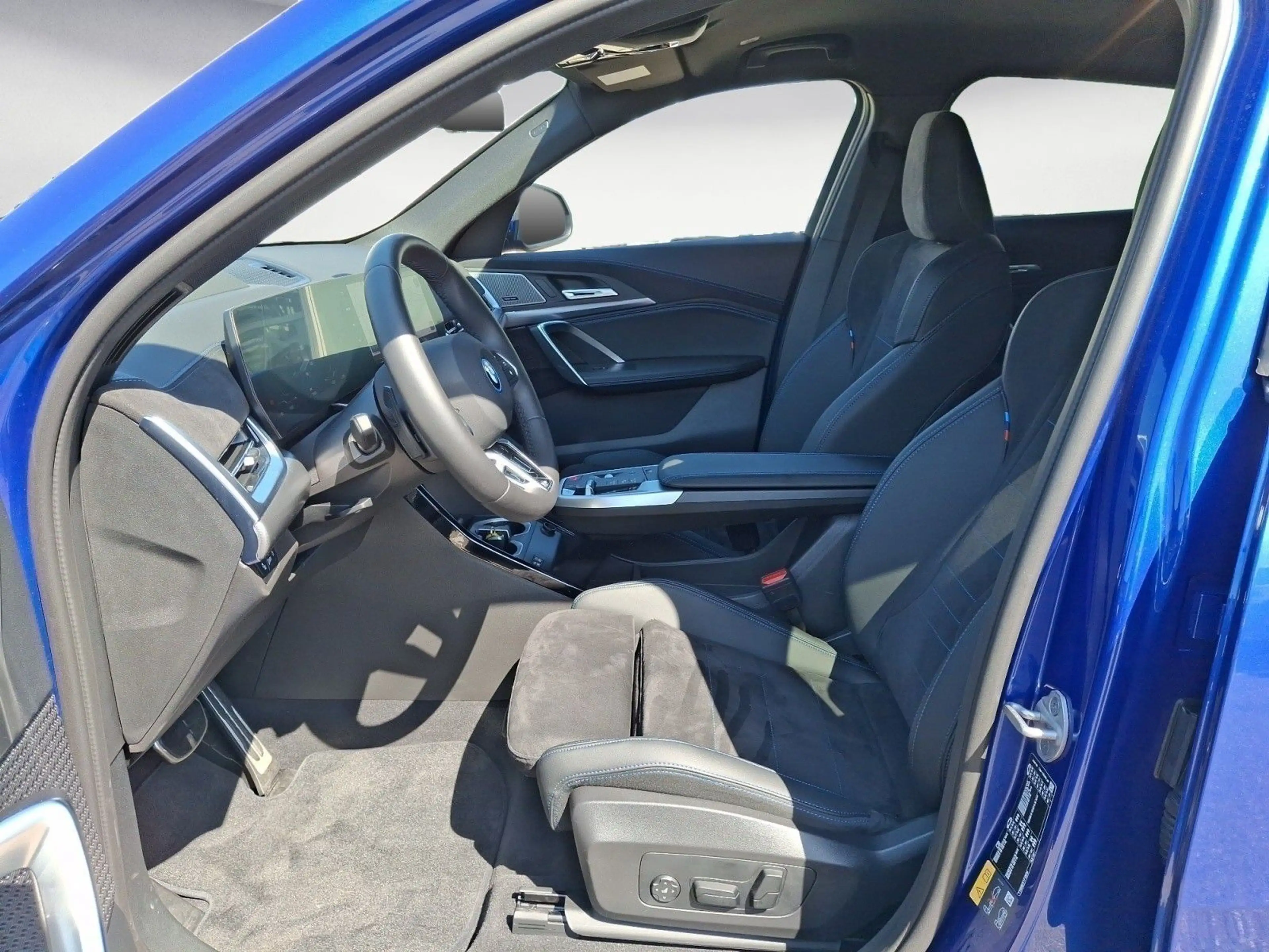 BMW iX2 ix2 xDrive30 M SPORT Head-Up AHK Iconic Glow Dri — photo 11