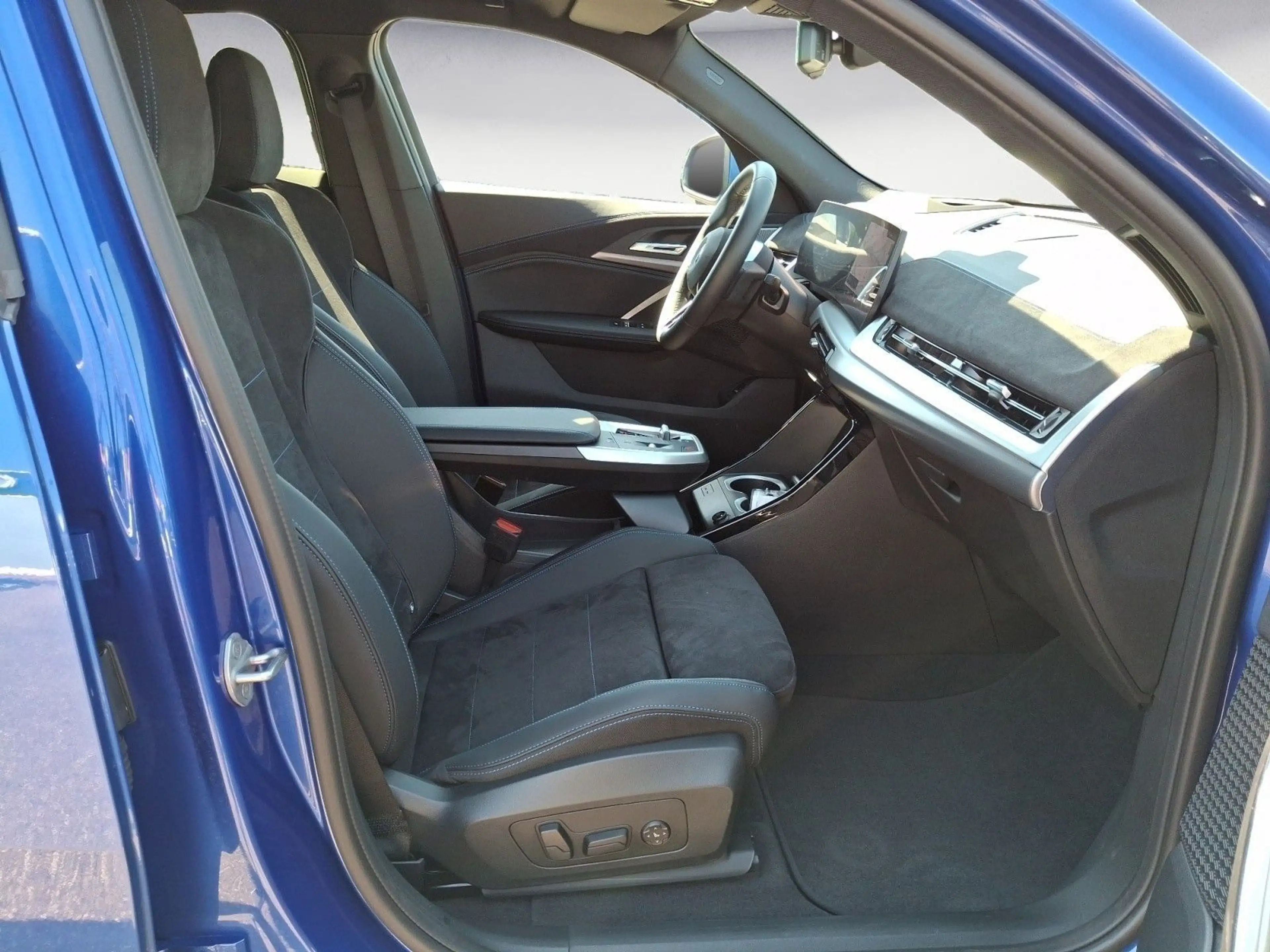 BMW iX2 ix2 xDrive30 M SPORT Head-Up AHK Iconic Glow Dri — photo 14