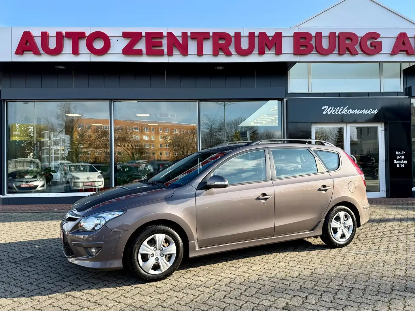 Hyundai i30 CW 1.6 Comfort KLIMA AHK wenig km Braun - 1