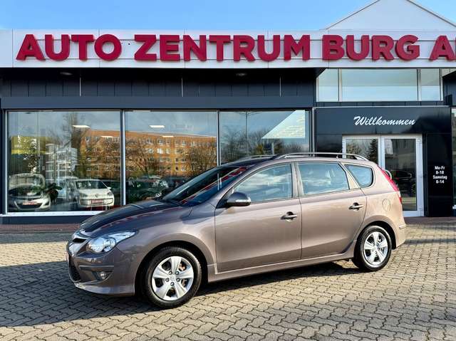 Imagine Hyundai i30 CW 1.6 Comfort KLIMA AHK wenig km