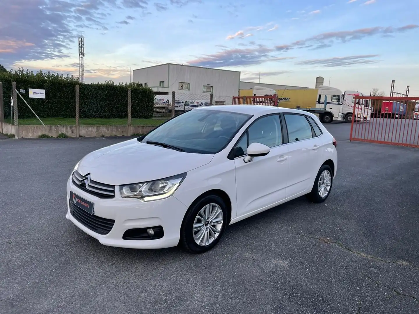 Citroen C4 1.2 130 cv eat6 garantie 12 mois ct ok Blanc - 1