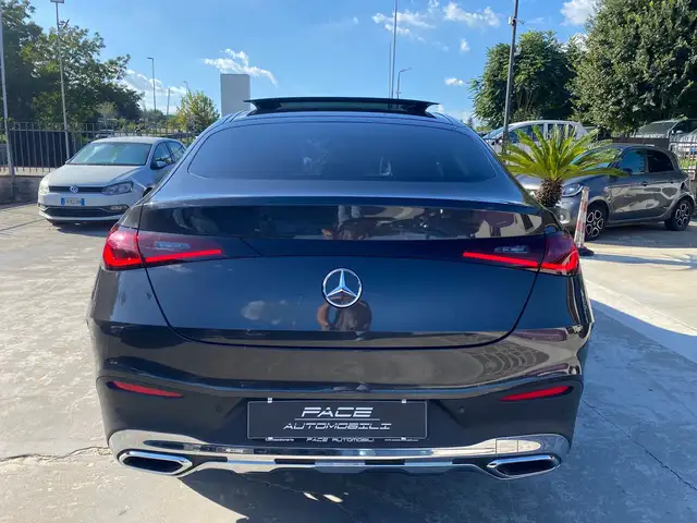 Mercedes-Benz 220 view 14