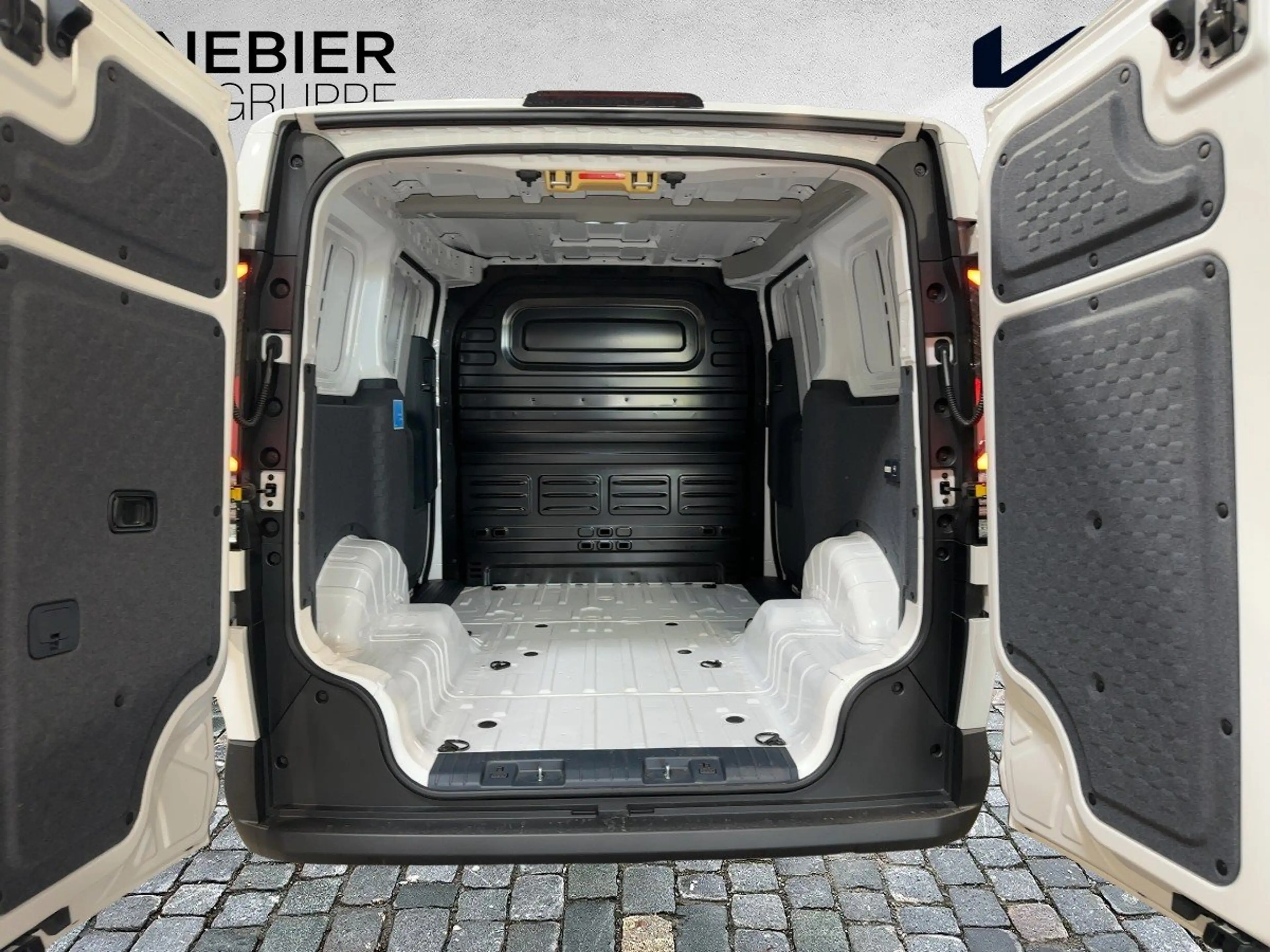 Kia PV5 Passenger PV5 CARGO ELITE L2H1 71.2 kW 360°+SHZ+LED — photo 10