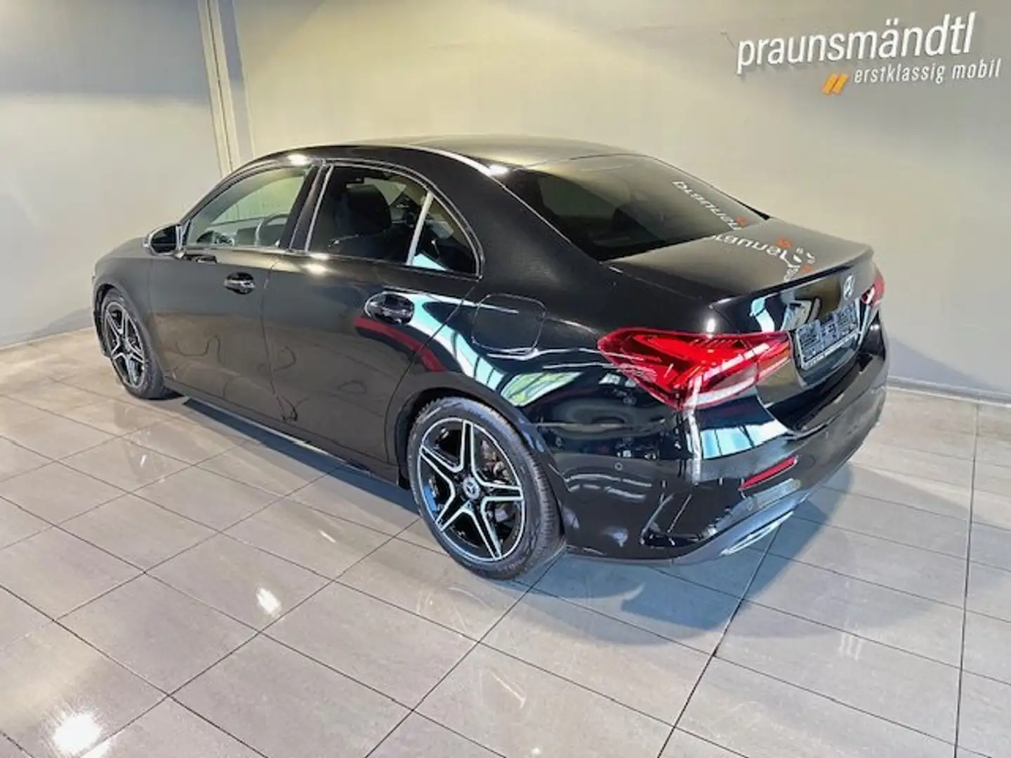 Mercedes-Benz A 250 4M AMG Limousine Night Pano/MultBeam/Sound Schwarz - 2